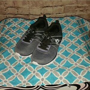 EUC Reebok childrens sneakers